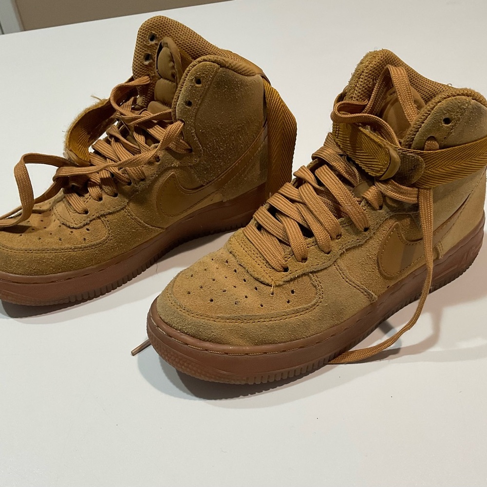 🌱Nike Air Kids Light Brown Suede Shoes, Size US 4Y